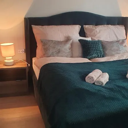 Boldizsar Lovas Haz *