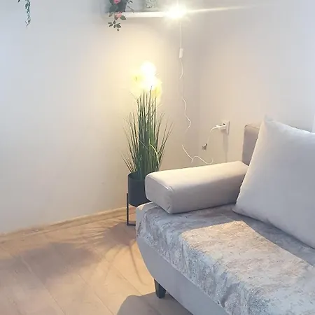 Boldizsar Lovas Haz *